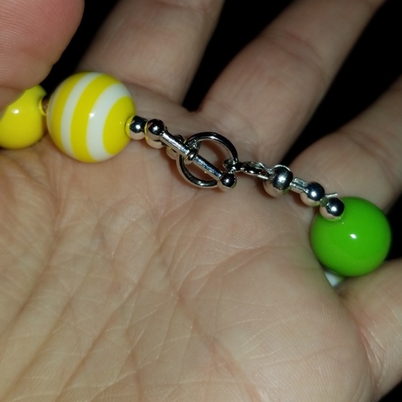 GIRLS COLORFUL BUBBLEGUM NECKLACE - Picture 3 of 5